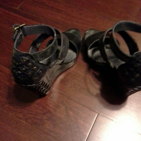 Shoes - Picture 2 of 3